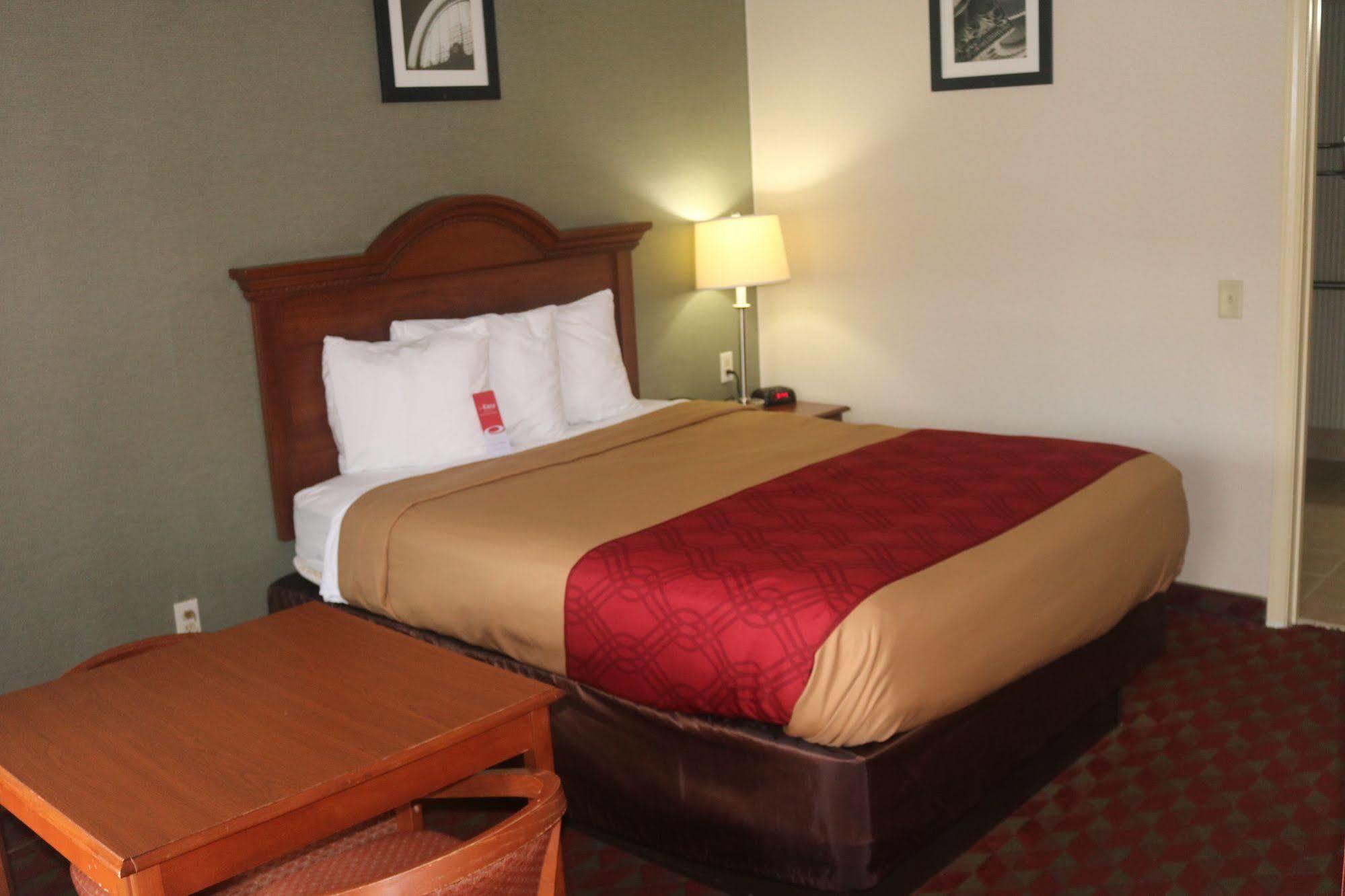 Econo Lodge Huntington - Barboursville University Area Exteriör bild