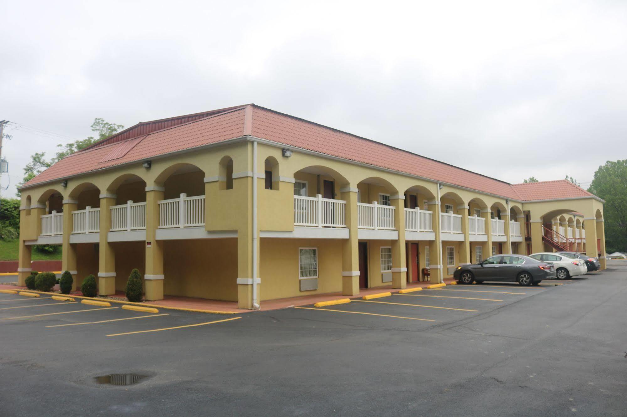 Econo Lodge Huntington - Barboursville University Area Exteriör bild